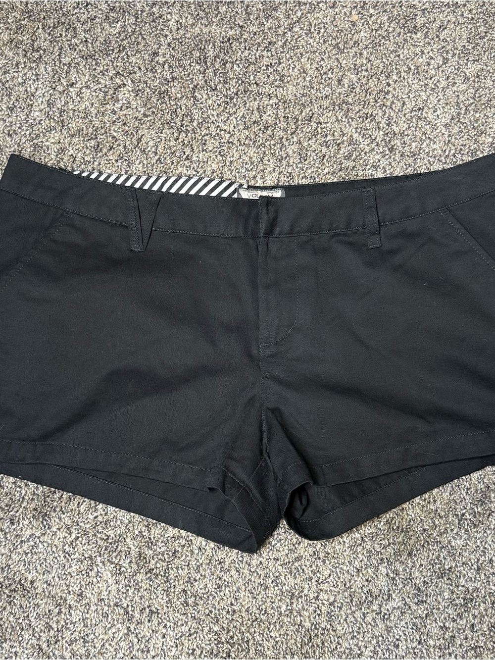 Tilly's Black Women's Stretch Chino Shorts